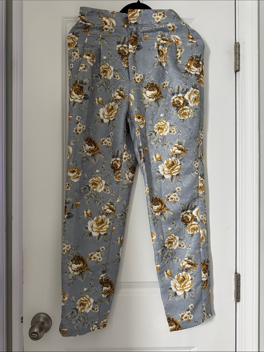 SHEIN Gray Straight-Leg Jeans with Gold Floral Print